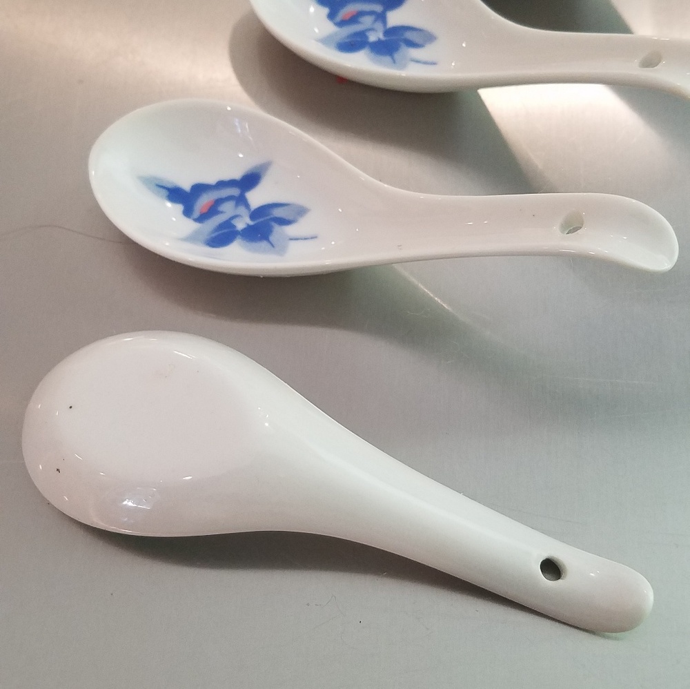 Chinese porcelain spoons (4)
